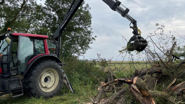 Revue de presse : Après la tornade du 19 juin, ils nettoient les cours d’eau